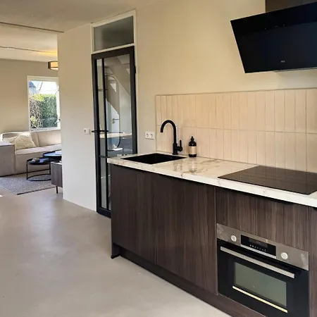 Charmante Vakantiewoning Aan Zee 펜션 *