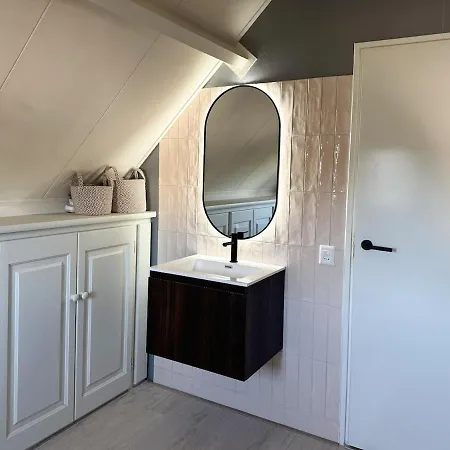 Charmante Vakantiewoning Aan Zee 우도르프