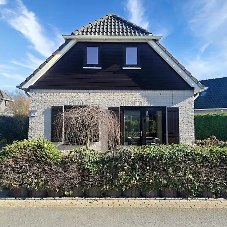 Charmante Vakantiewoning Aan Zee 펜션