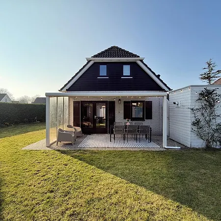 Charmante Vakantiewoning Aan Zee 우도르프