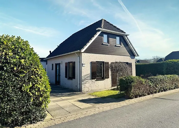 Charmante Vakantiewoning Aan Zee *