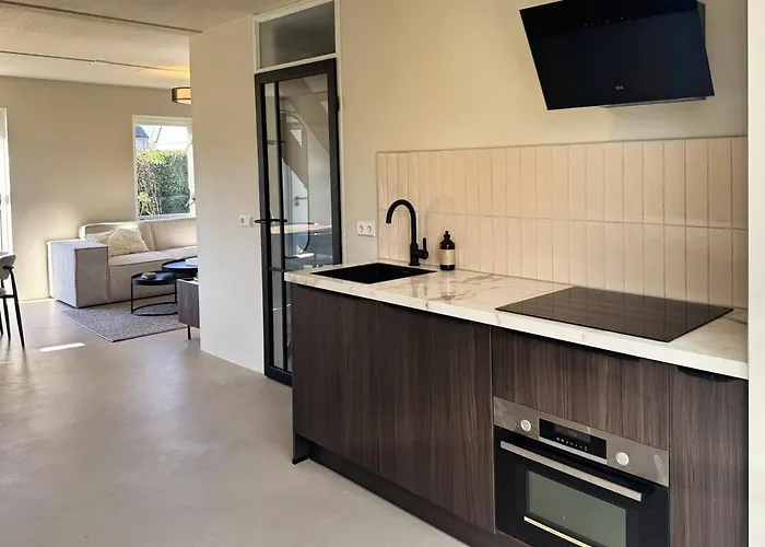 Charmante Vakantiewoning Aan Zee 度假居 *