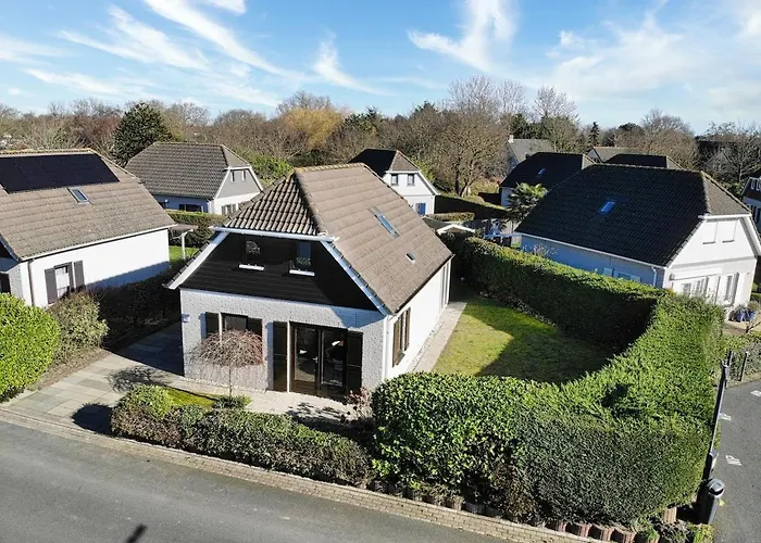 Charmante Vakantiewoning Aan Zee 度假居 *